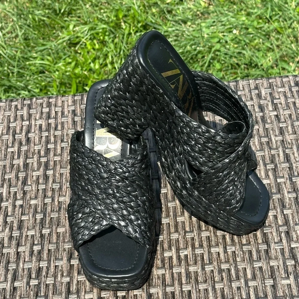 Brand new Zara women's black chunky platform heels in size 36! ✨